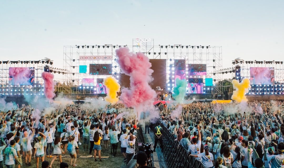 Dress code festival : électro, rock ou indie, le guide 2026